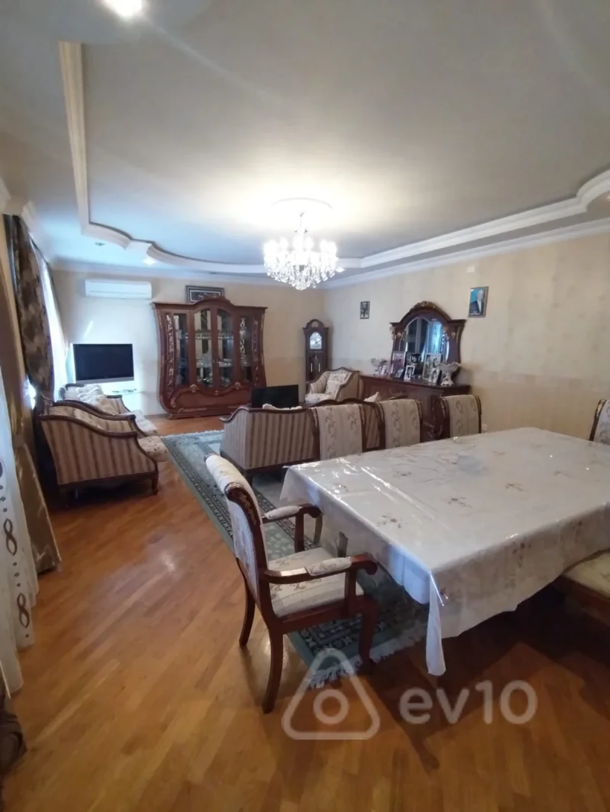 Satılır 9 otaqlı həyət evi 640 m²