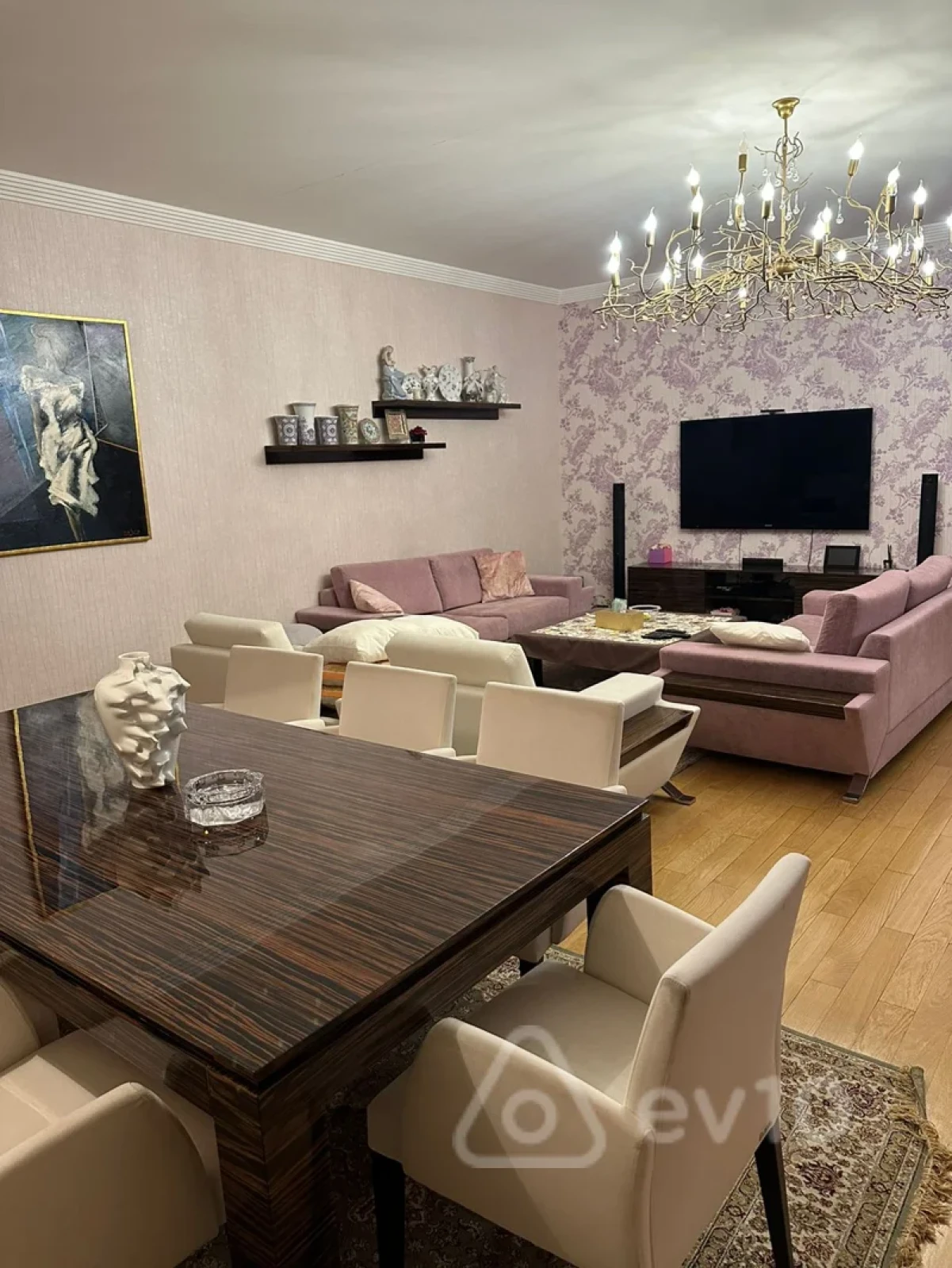 Satılır 4 otaqlı yeni tikili 2000 m²