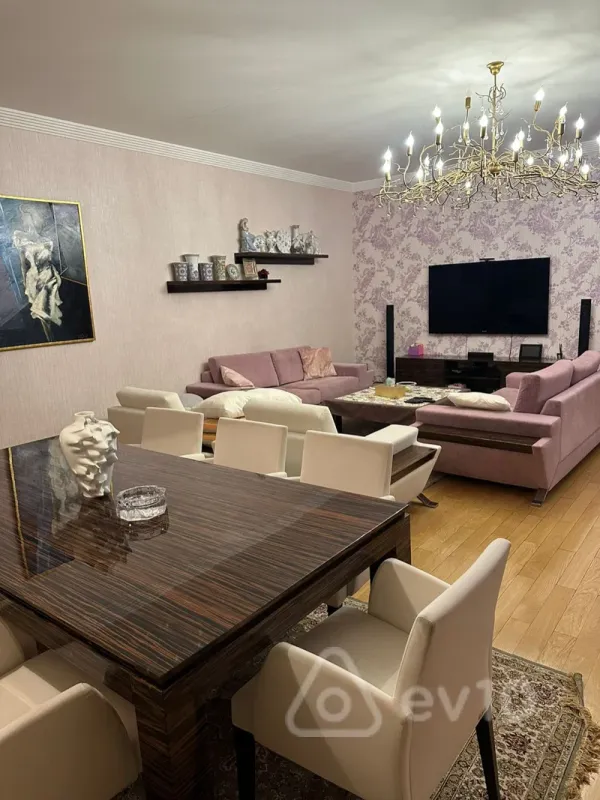 Satılır 4 otaqlı yeni tikili 2000 m²