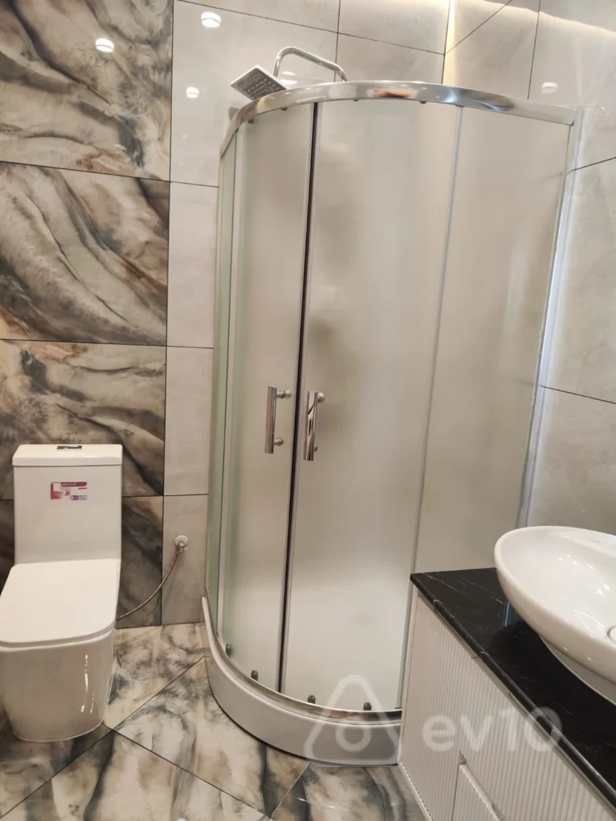 Kirayə verilir 3 otaqlı yeni tikili 65 m²