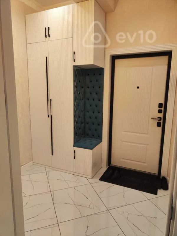 Kirayə verilir 3 otaqlı yeni tikili 65 m²