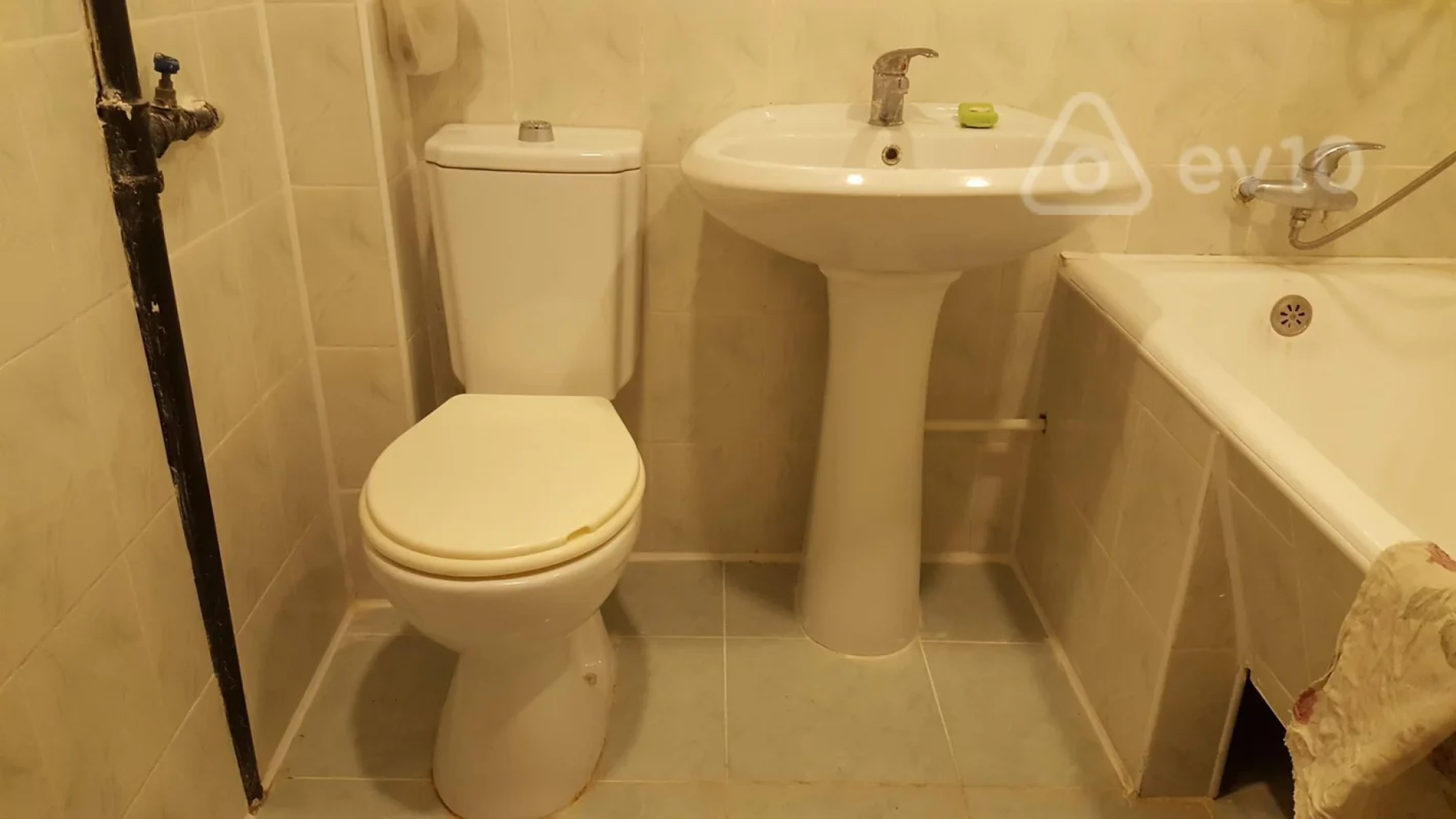 Kirayə verilir 2 otaqlı köhnə tikili 65 m²