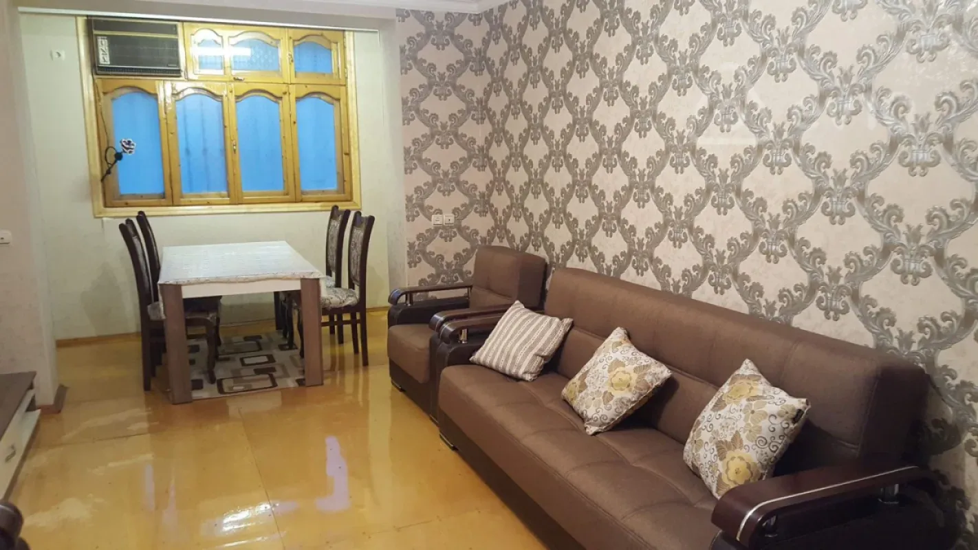 Kirayə verilir 2 otaqlı köhnə tikili 65 m²