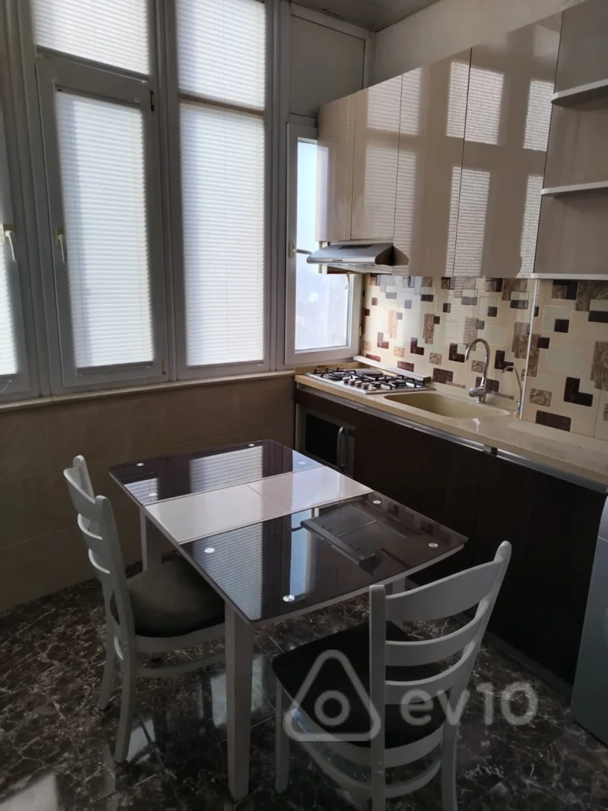 Kirayə verilir 2 otaqlı yeni tikili 65 m²