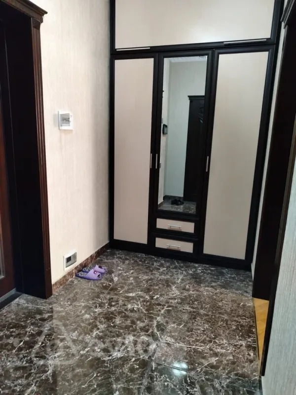 Kirayə verilir 2 otaqlı yeni tikili 65 m²