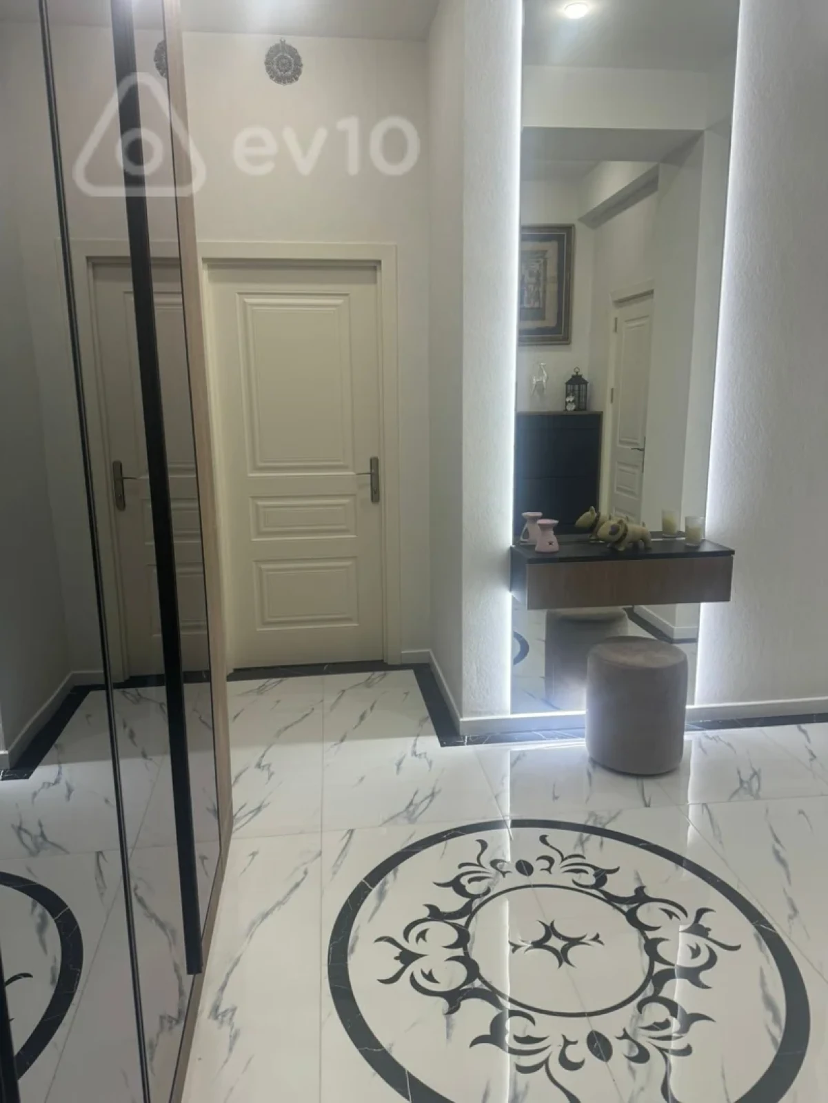 Satılır 3 otaqlı yeni tikili 105 m²