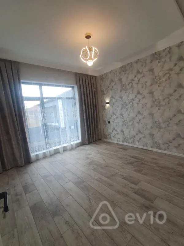 Satılır 4 otaqlı həyət evi 145 m²