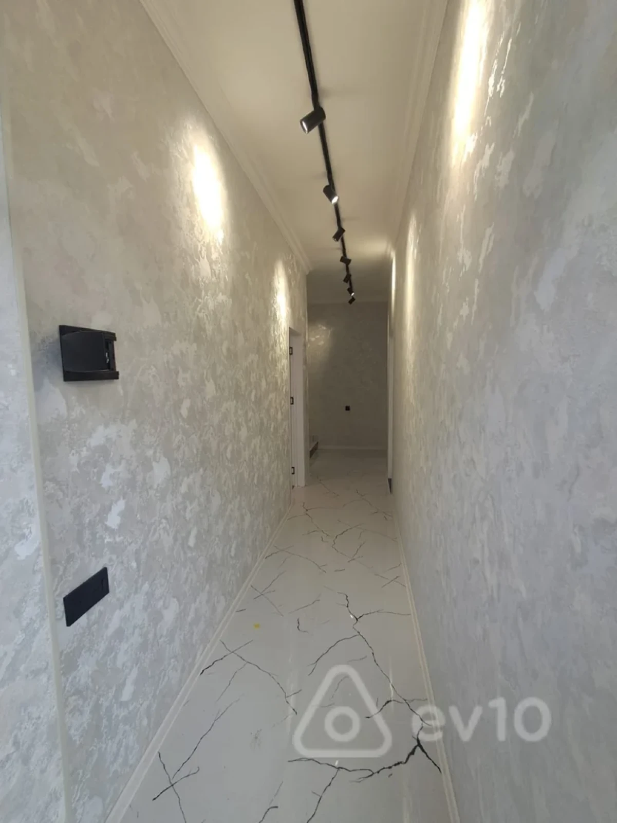 Satılır 4 otaqlı həyət evi 145 m²