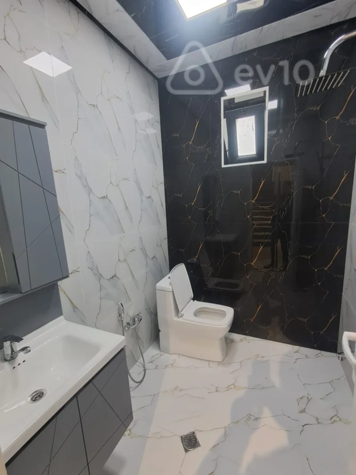 Satılır 4 otaqlı həyət evi 145 m²