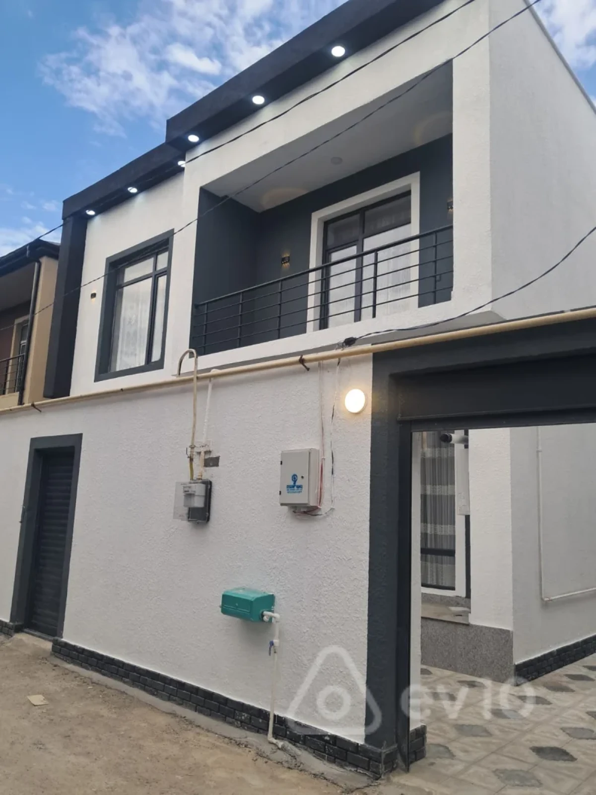 Satılır 4 otaqlı həyət evi 145 m²