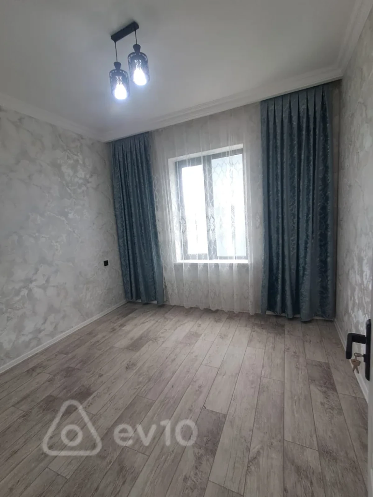 Satılır 4 otaqlı həyət evi 145 m²