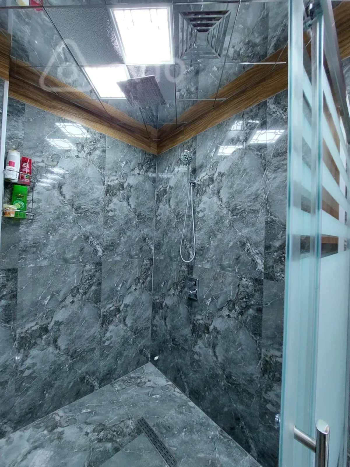 Satılır 3 otaqlı yeni tikili 105 m²