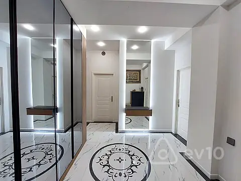 Satılır 3 otaqlı yeni tikili 105 m²