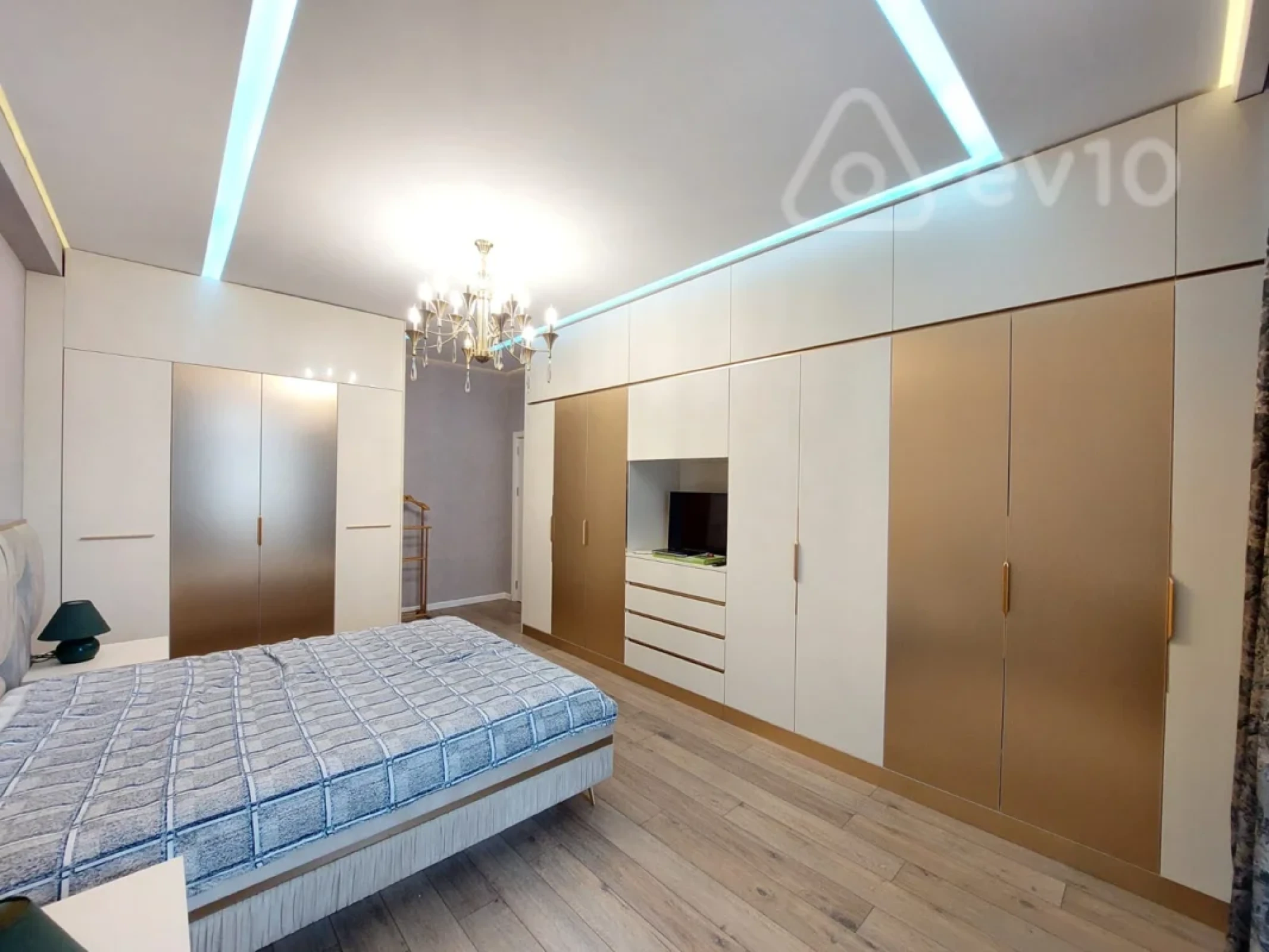 Satılır 3 otaqlı yeni tikili 105 m²