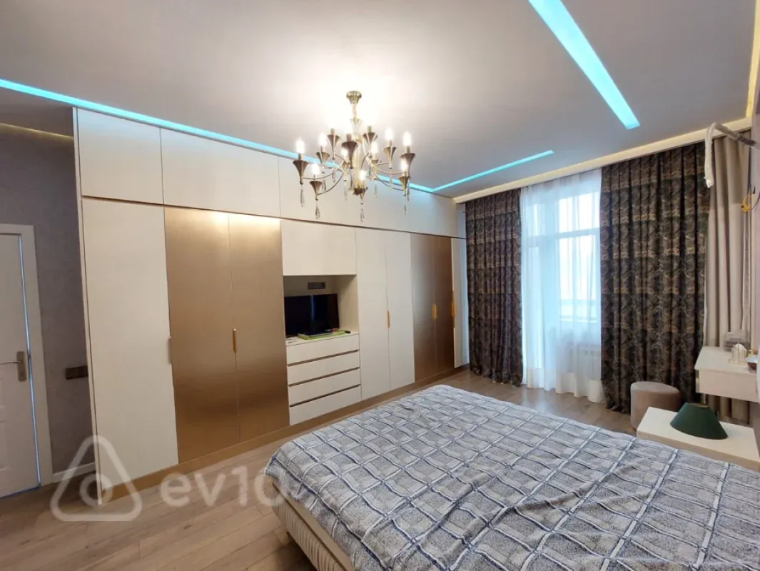 Satılır 3 otaqlı yeni tikili 105 m²