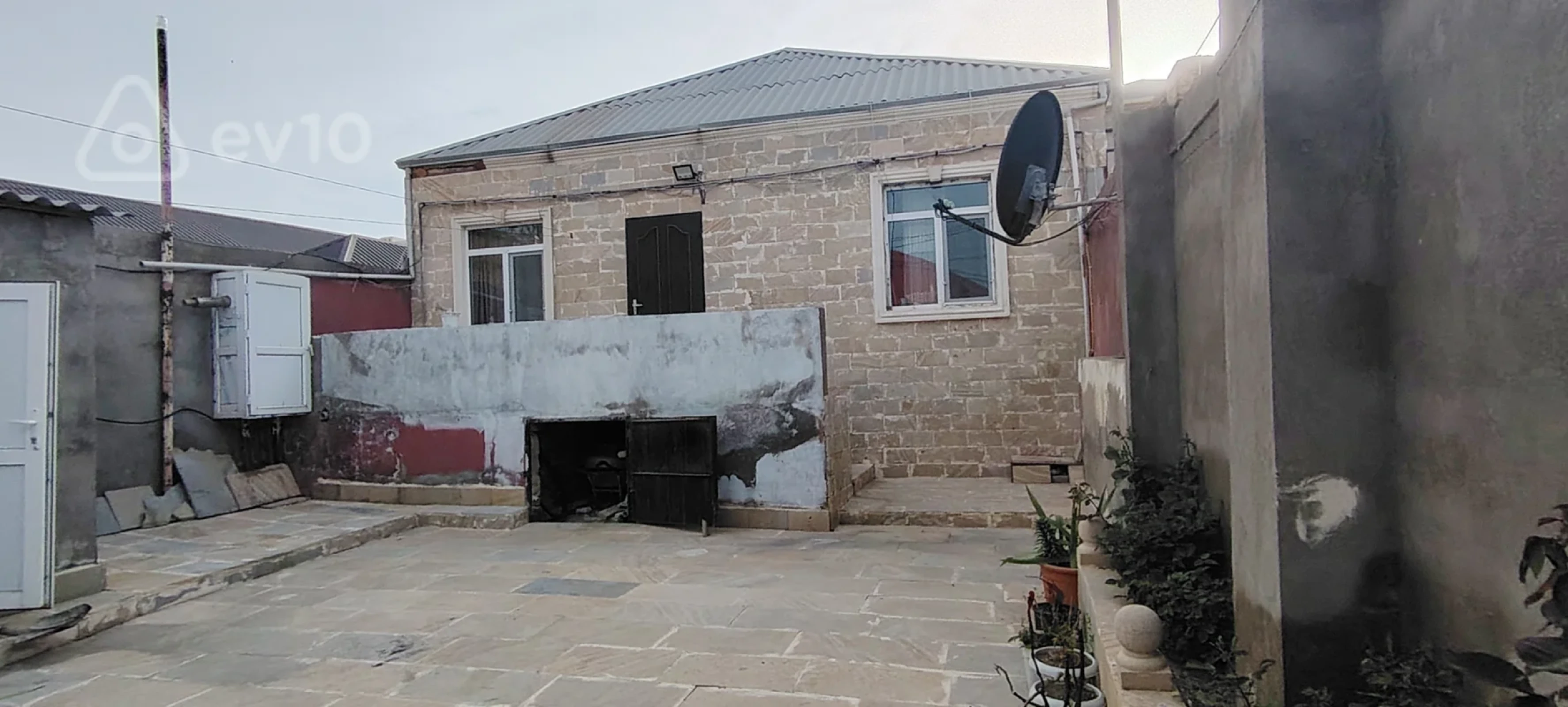 Satılır 4 otaqlı həyət evi 100 m²