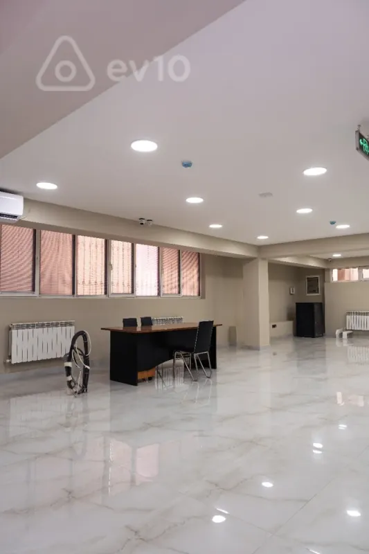 Kirayə verilir 5 otaqlı ofis 140 m²