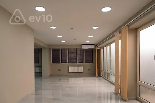 Kirayə verilir 5 otaqlı ofis 140 m²