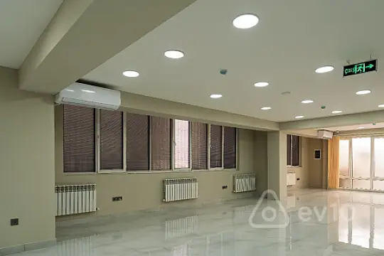 Kirayə verilir 5 otaqlı ofis 140 m²