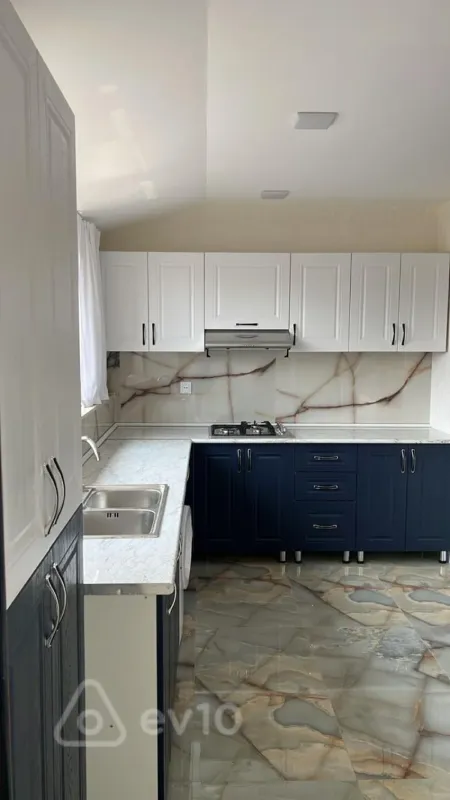 Kirayə verilir 3 otaqlı yeni tikili 110 m²