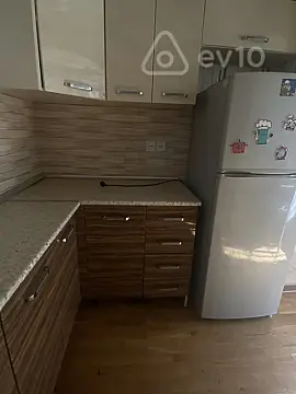 Kirayə verilir 2 otaqlı köhnə tikili 60 m²