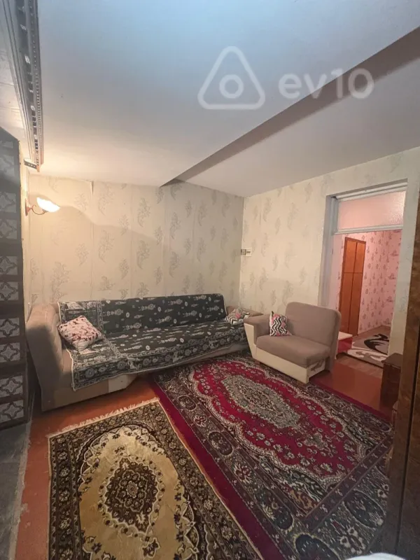 Kirayə verilir 2 otaqlı köhnə tikili 55 m²