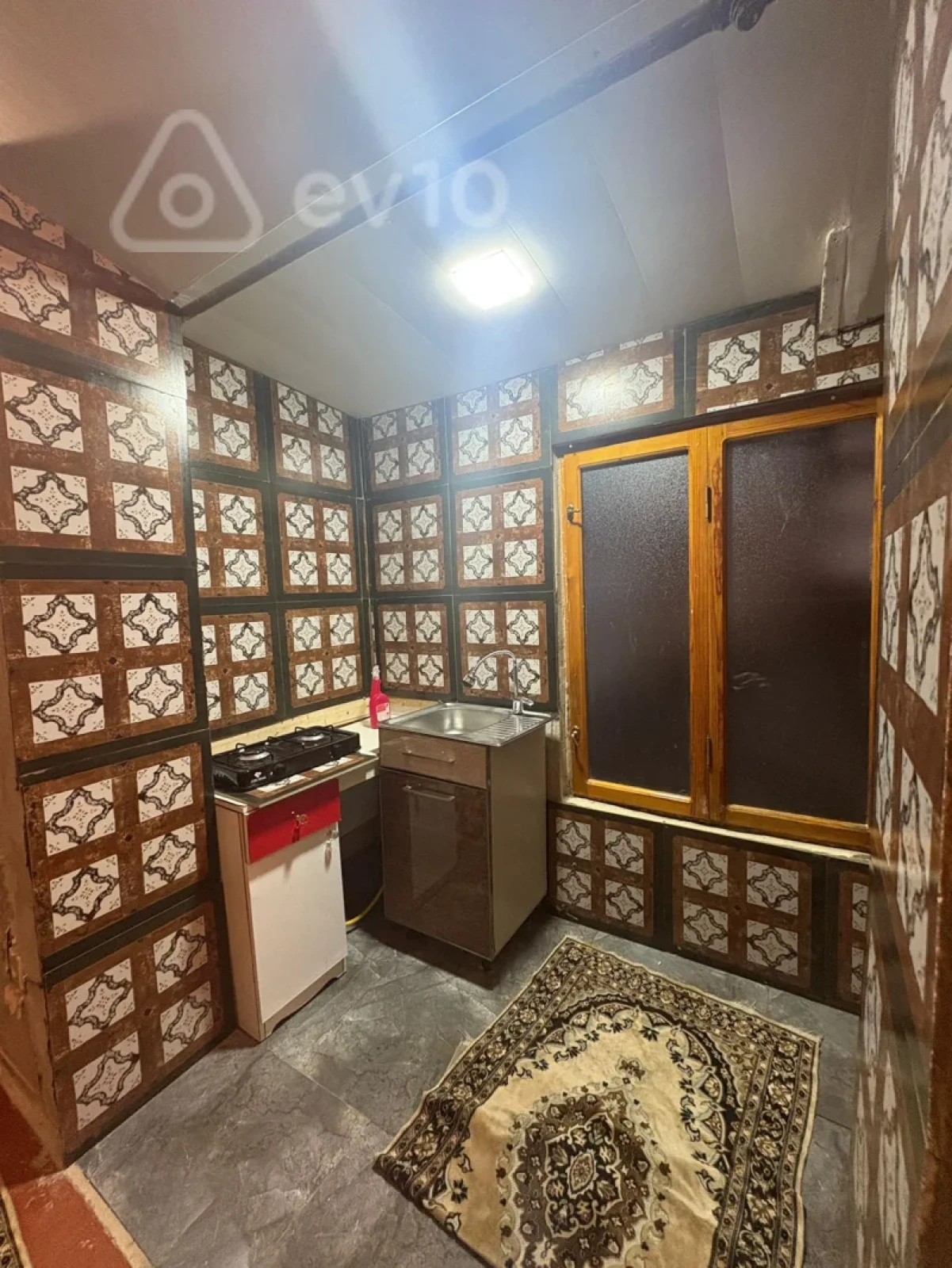 Kirayə verilir 2 otaqlı köhnə tikili 55 m²
