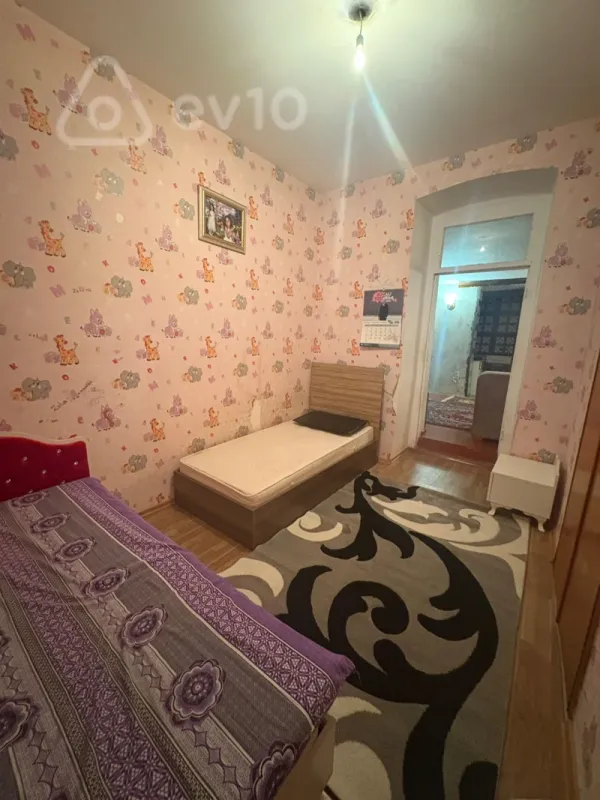 Kirayə verilir 2 otaqlı köhnə tikili 55 m²