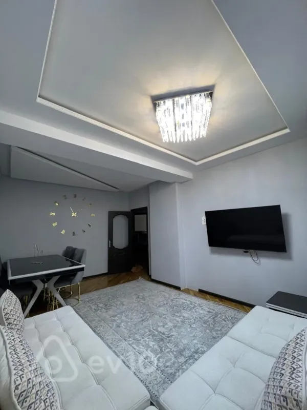 Satılır 3 otaqlı yeni tikili 75 m²