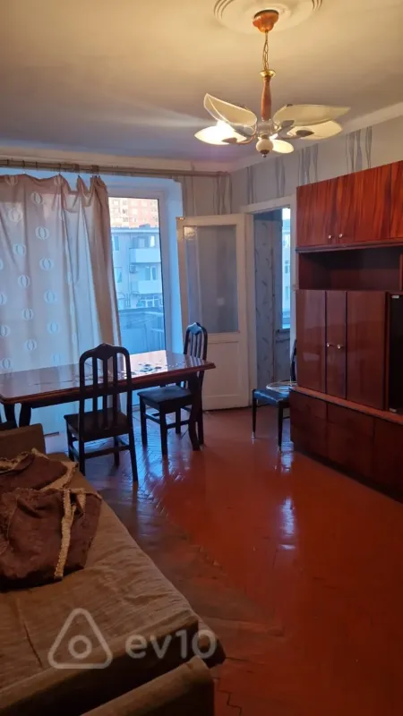 Satılır 2 otaqlı köhnə tikili 33 m²