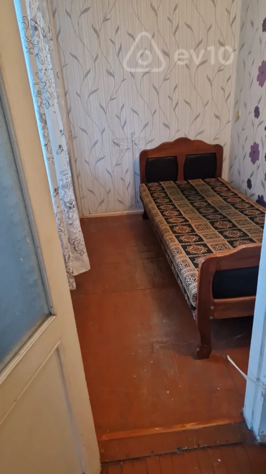 Satılır 2 otaqlı köhnə tikili 33 m²