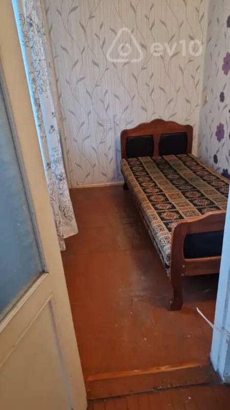 Satılır 2 otaqlı köhnə tikili 33 m²