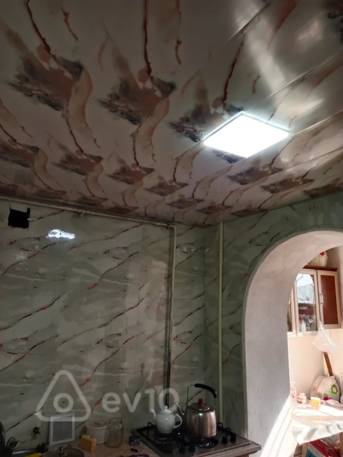 Satılır 1 otaqlı köhnə tikili 36 m²