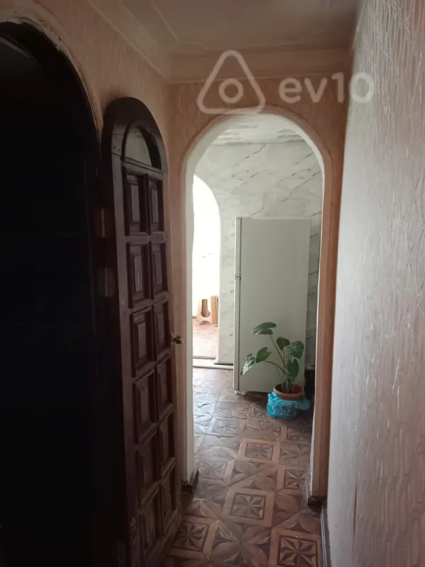 Satılır 1 otaqlı köhnə tikili 36 m²