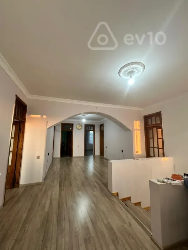 Satılır 6 otaqlı həyət evi 160 m²