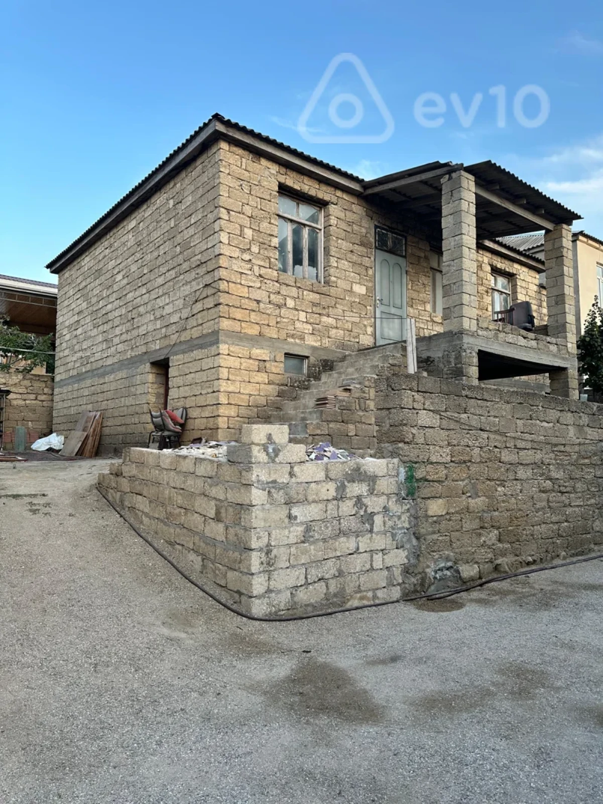 Satılır 6 otaqlı həyət evi 160 m²