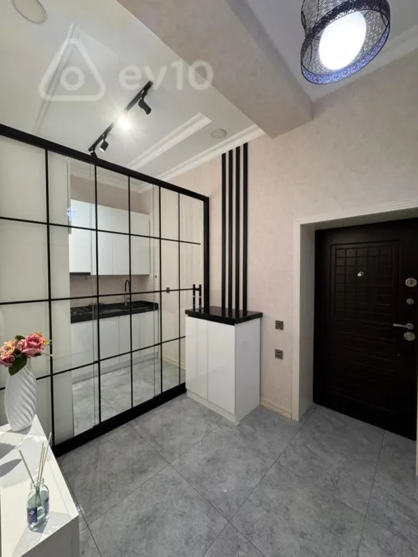 Kirayə verilir 2 otaqlı yeni tikili 65 m²