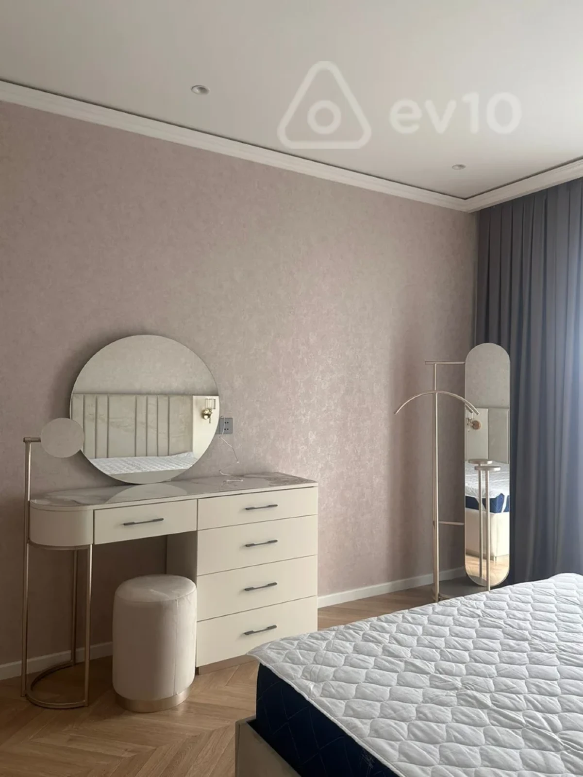 Kirayə verilir 3 otaqlı yeni tikili 150 m²