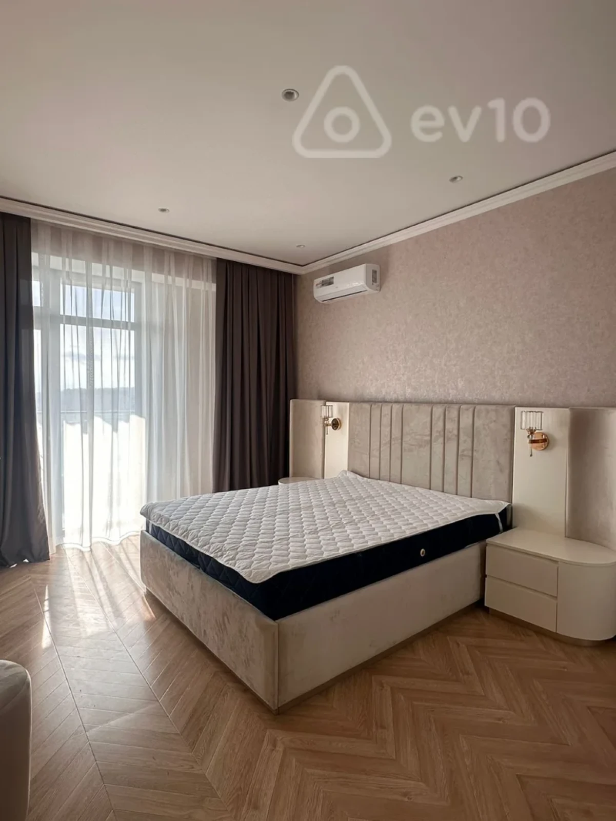 Kirayə verilir 3 otaqlı yeni tikili 150 m²