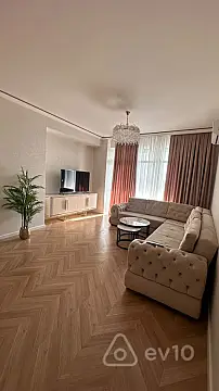 Kirayə verilir 3 otaqlı yeni tikili 150 m²