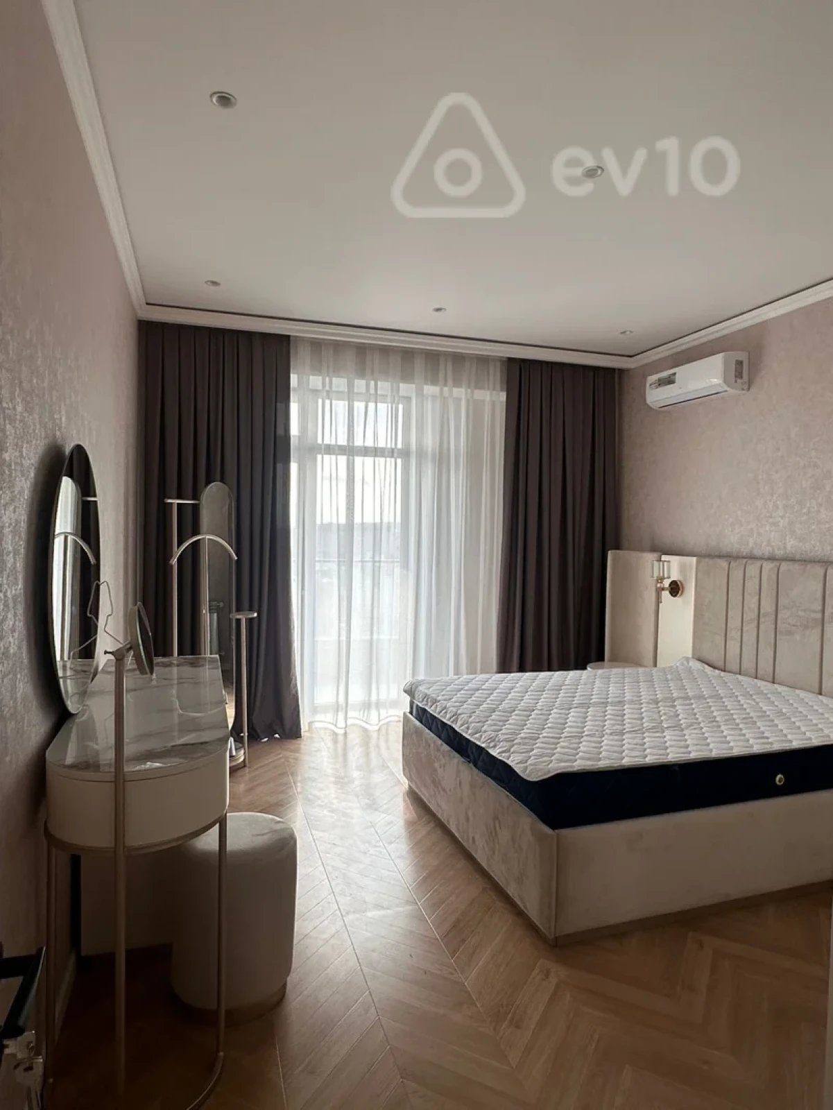 Kirayə verilir 3 otaqlı yeni tikili 150 m²