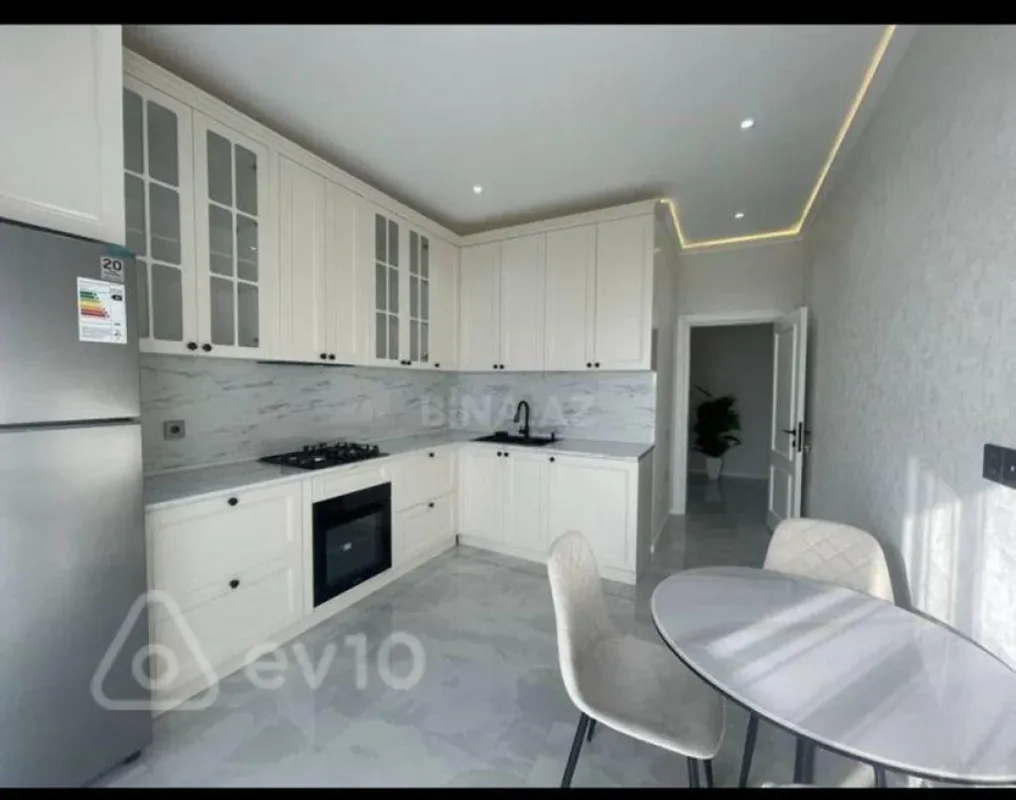 Kirayə verilir 3 otaqlı yeni tikili 150 m²