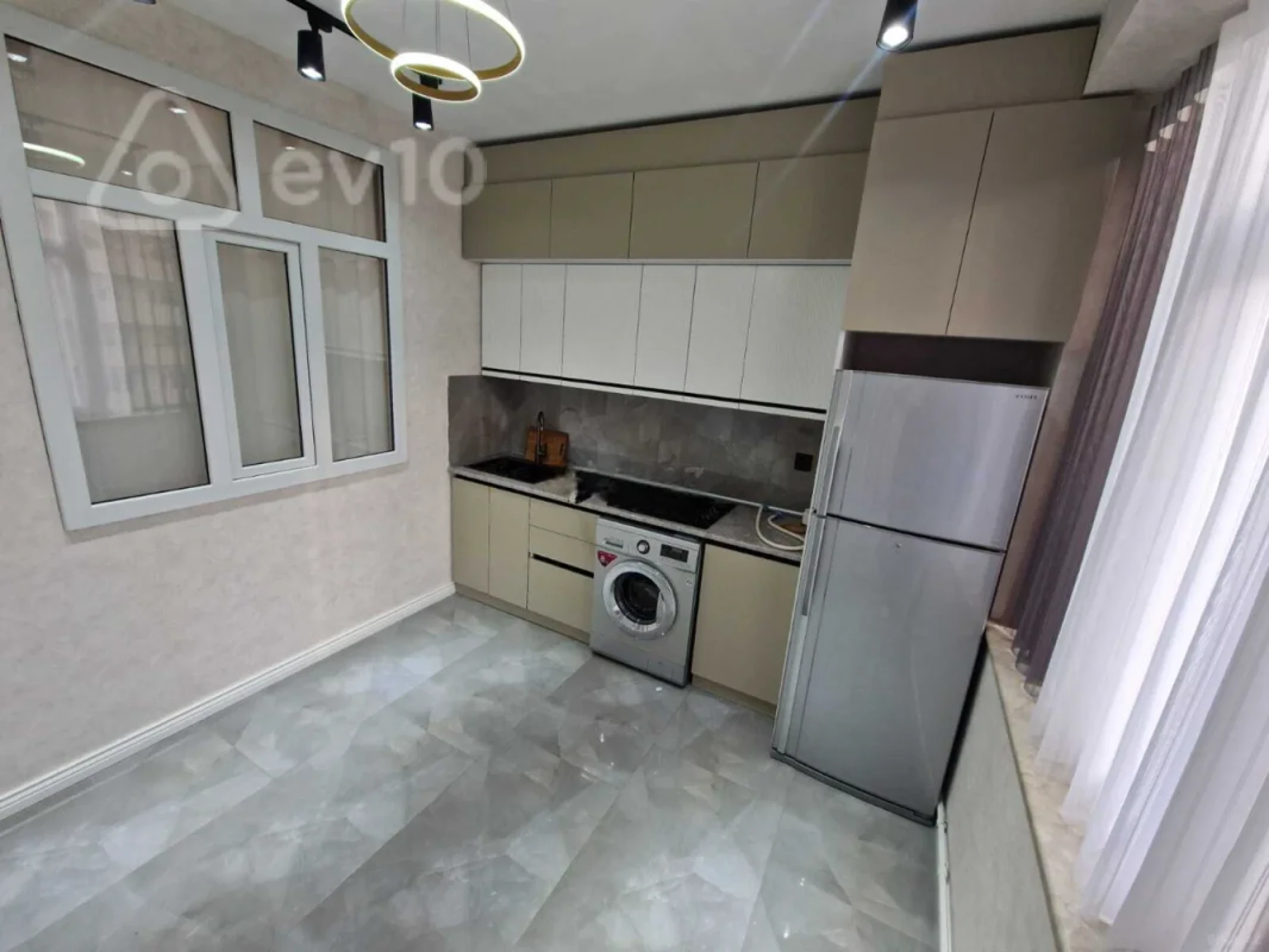 Kirayə verilir 2 otaqlı yeni tikili 65 m²