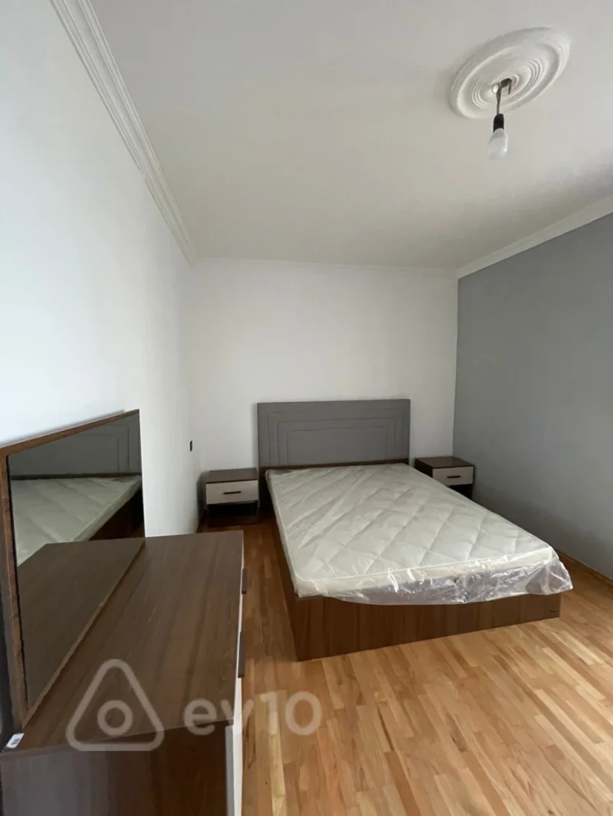 Kirayə verilir 2 otaqlı yeni tikili 70 m²
