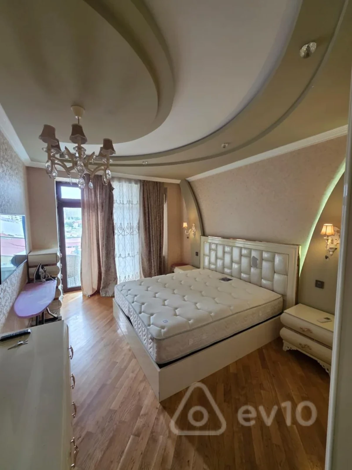 Kirayə verilir 3 otaqlı yeni tikili 143 m²
