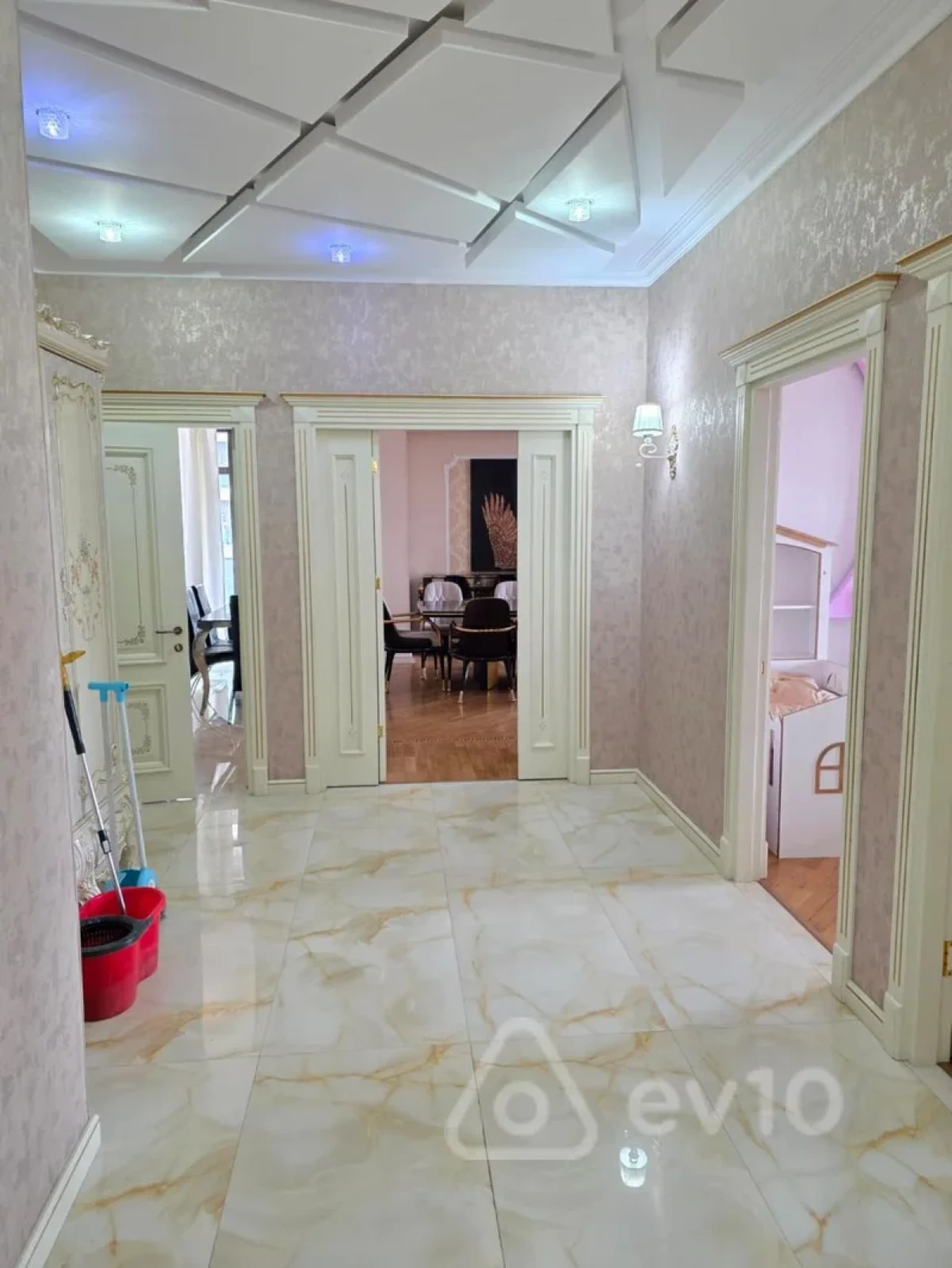 Kirayə verilir 3 otaqlı yeni tikili 143 m²