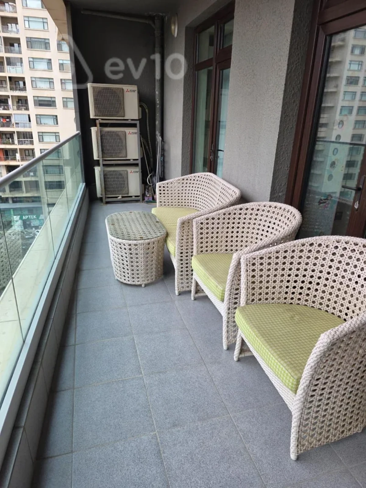 Kirayə verilir 3 otaqlı yeni tikili 143 m²