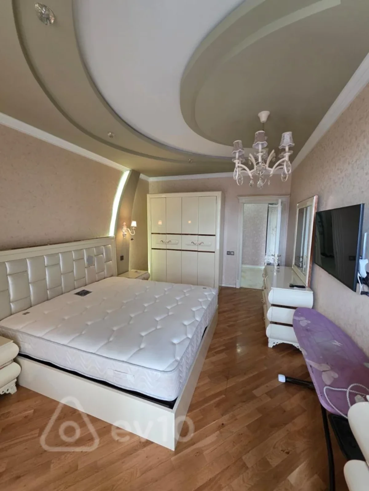 Kirayə verilir 3 otaqlı yeni tikili 143 m²