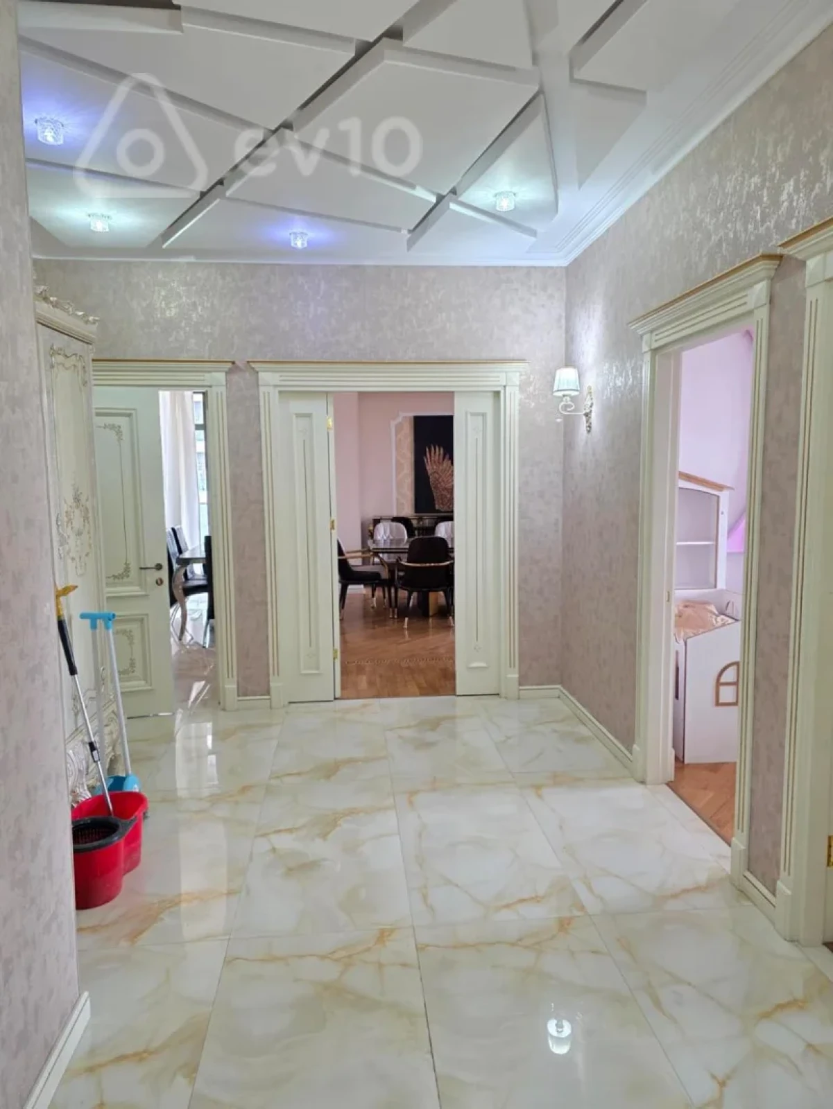 Kirayə verilir 3 otaqlı yeni tikili 143 m²