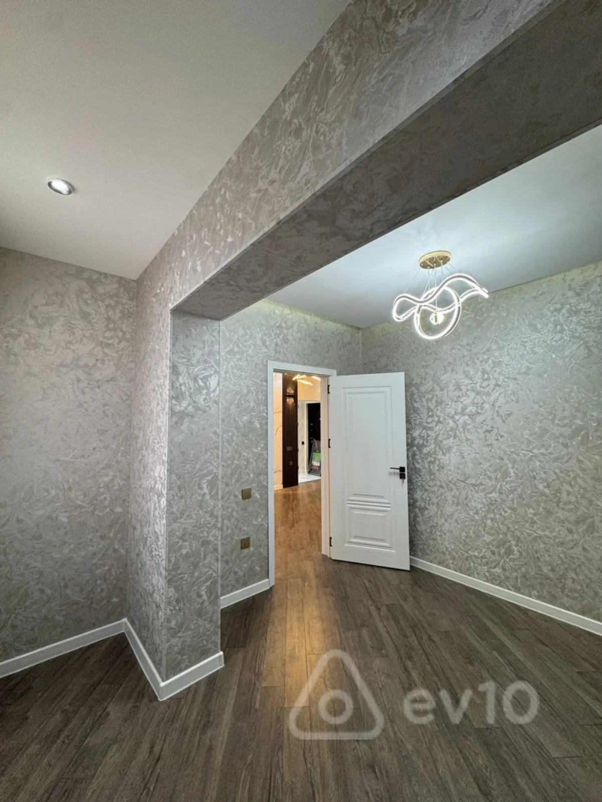 Kirayə verilir 3 otaqlı köhnə tikili 100 m²